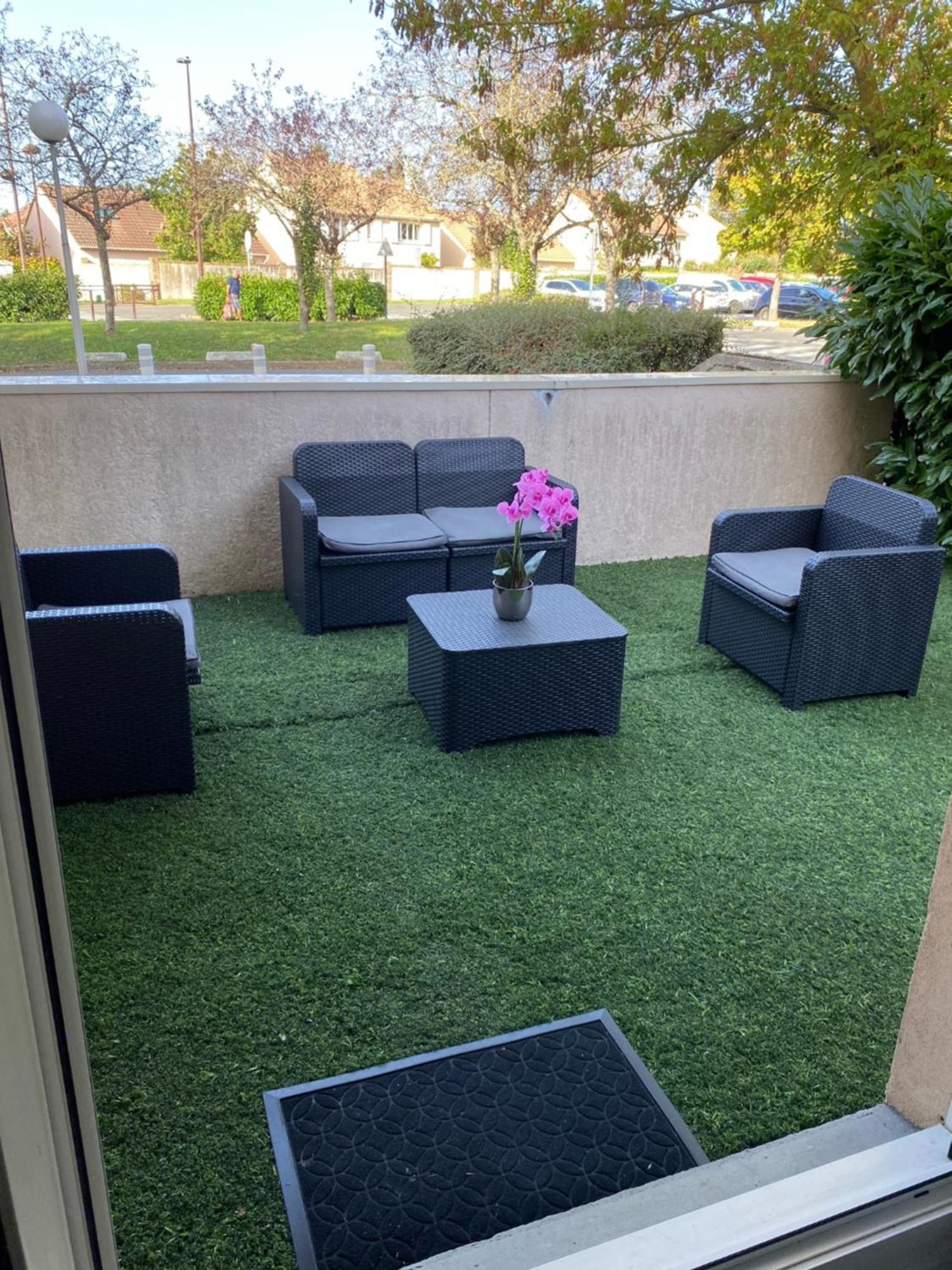 Logement Entier Chambre+Salon + Jardin & Terrasse Les Ulis Ngoại thất bức ảnh